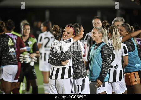 Torino, Italia. 28 agosto 2021. Juventus Donne che festeggia la vittoria credito: SPP Sport Press Foto. /Alamy Live News Foto Stock