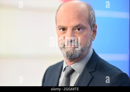 Esclusiva - Francis Letellier riceve Jean Michel Blanquer allo spettacolo Dimanche en Politique domenica 29 agosto 2021 a Parigi, Francia. Foto di Stephane le Tellec /ABACAPRESS.COM Foto Stock