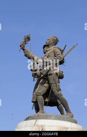 Senegal, città di Dakar, memoriale di Askari, Askari è un termine per i soldati senegalesi nativi che servono nell'esercito coloniale francese / Askari Denkmal, Askari ist ein Begriff fuer einheimische Soeldner die fuer die französische Kolonialtruppe kämpften Foto Stock