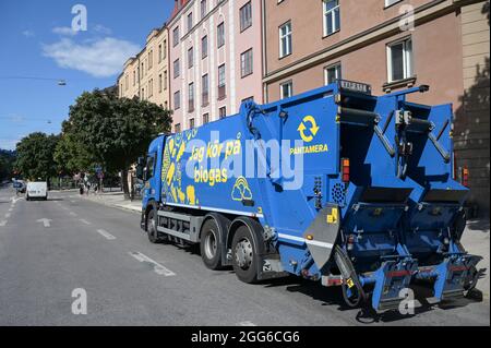 SVEZIA, Stoccolma, camion della gestione dei rifiuti urbani alimentato con Biogas FUEL / SCHWEDEN, Stoccolma, LKW der Müllabfuhr mit Biogas Antrieb Foto Stock