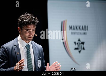 29 agosto 2021, Renania Settentrionale-Vestfalia, Dortmund: Alon Meyer, Presidente di Maccabi Germania, ha tenuto un discorso durante la cerimonia che segna l'anniversario dei '100 anni dell'Unione Mondiale Maccabi'. Foto: Fabian Strauch/dpa Foto Stock