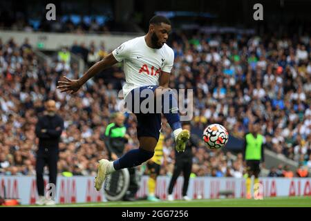 Londra, Regno Unito. 29 agosto 2021. Japhet Tanganga di Tottenham Hotspur in azione durante il gioco. Premier League Match, Tottenham Hotspur v Watford al Tottenham Hotspur Stadium di Londra domenica 29 agosto 2021. Questa immagine può essere utilizzata solo per scopi editoriali. Solo per uso editoriale, licenza richiesta per uso commerciale. Nessun uso in scommesse, giochi o un singolo club/campionato/player pubblicazioni. pic di Steffan Bowen/Andrew Orchard sport fotografia/Alamy Live news credito: Andrew Orchard sport fotografia/Alamy Live News Foto Stock