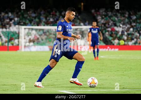 Sevilla, Spagna. 28 agosto 2021. Carlos Henrique Casemiro ha visto durante la Liga Santander 2021/2022 partita tra Real Betis e Real Madrid allo stadio Benito Villamarin, a Siviglia. Punteggio finale Real Betis 0:1 Real Madrid Credit: SOPA Images Limited/Alamy Live News Foto Stock