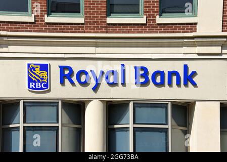 Kingston, Canada - 15 agosto 2021: Royal Bank nel centro di Kingston. La Royal Bank è una delle 5 grandi banche canadesi e ha filiali in vari paesi Foto Stock