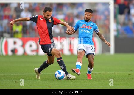 Stadio Luigi Ferraris, Genova, 29 agosto 2021, Milano Badelj (Genova), Lorenzo Insigne (Napoli) durante il campionato CFC vs SSC Napoli - Campionato Italiano di calcio A partita Foto Stock
