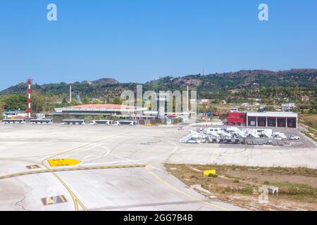 Zante, Grecia - 21 settembre 2020: Vecchio terminal e torre dell'aeroporto di Zante (ZTH) in Grecia. Foto Stock
