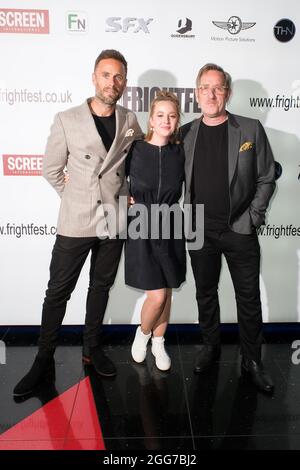 Jay Taylor, Holli Dempsey e Michael Smiley si pongono all'EVIE Media Wall durante il Frightfest Film Festival di domenica 29 agosto 2021 a Cineworld Leicester Square, Londra. Foto di Credit: Julie Edwards/Alamy Live News Foto Stock