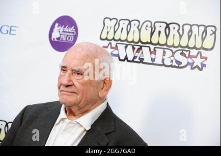 Hollywood, Stati Uniti. 29 marzo 2012. Ed Asner. 29 marzo 2012, Hollywood, California. La prima 'Margarine Wars' di Los Angeles si è tenuta presso l'ARCLIGHT Cinemas Hollywood. Photo Credit: Giulio Marcocchi/Sipa USA. Credit: Sipa USA/Alamy Live News Foto Stock