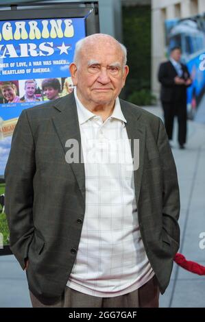 Hollywood, Stati Uniti. 29 marzo 2012. Ed Asner. 29 marzo 2012, Hollywood, California. La prima 'Margarine Wars' di Los Angeles si è tenuta presso l'ARCLIGHT Cinemas Hollywood. Photo Credit: Giulio Marcocchi/Sipa USA. Credit: Sipa USA/Alamy Live News Foto Stock