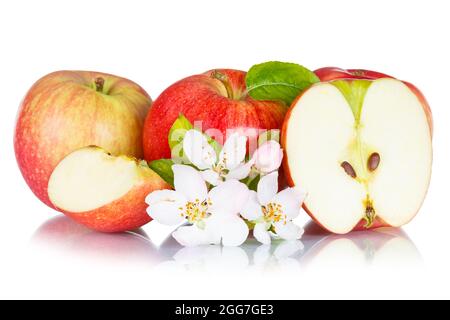 Mele frutta frutta mela rossa con foglie isolate su fondo bianco affettate Foto Stock
