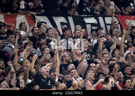 Milano, Italia. 29 agosto 2021. Milanesi tifosi durante la Serie UNA partita di calcio 2021/2022 tra AC Milan e Cagliari Calcio allo stadio Giuseppe Meazza di Milano (Italia), 29 agosto 2021. Foto Andrea Staccioli/Insidefoto Credit: Ininsidefoto srl/Alamy Live News Foto Stock