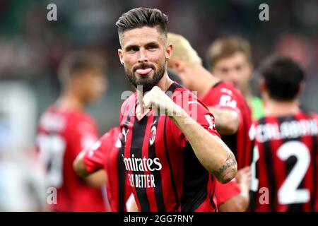 Milano, Italia. 29 agosto 2021. Olivier Giroud di AC Milan festeggia dopo aver vinto la Serie UNA partita tra AC Milan e Cagliari Calcio allo Stadio Giuseppe Meazza il 29 2021 agosto a Milano. Credit: Marco Canoniero/Alamy Live News Foto Stock