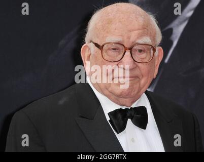 Los Angeles, Stati Uniti. 9 giugno 2016. Ed Asner arriva al 44° tributo di gala dell'American Film Institute Life Achievement Award a John Williams tenutosi al Dolby Theatre di Hollywood, California, giovedì 9 giugno 2016. (Foto di Sthanlee B. Mirador) *** Please use Credit from Credit Field *** Credit: Sipa USA/Alamy Live News Foto Stock