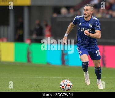 Jack Harrison #22 del Leeds United corre in avanti con la palla Foto Stock