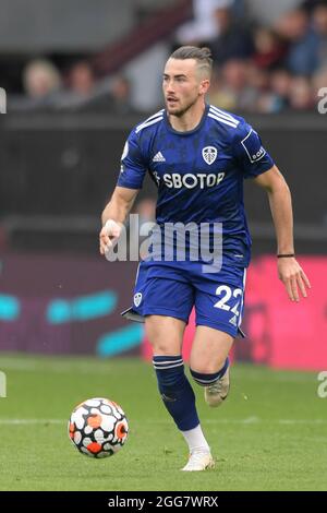 Jack Harrison #22 del Leeds United corre in avanti con la palla Foto Stock