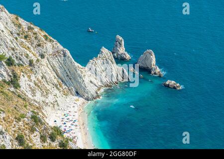 L'incredibile "due Sorelle Beach" (che significa due Sorelle) a Monte Conero, Marche, Italia Foto Stock