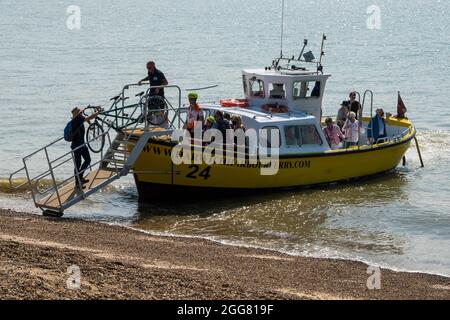 Harwich Harbour traghetto sbarco a Landguard, Felixstowe Foto Stock