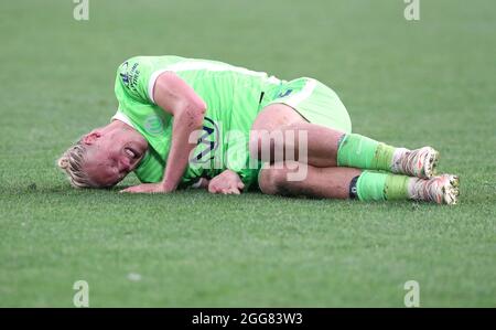 Wolfsburg, Germania. 29 agosto 2021. Primo Bundesliga. 2021/2022 Calcio: Calcio: 08/29/2021 VfL Wolfsburg - RB Leipzig 1: 0 VfL Xaver Schlager, infortunio, ferito, gesto, gesto, Pain, Pain www.firosportphoto.de, copyright by firo sportphoto: Coesfelder Str. 207 D- 48249 DvÂºlmen www.firosportphoto.de mail@firosportphoto.de dati del conto: (V olksbank B ochum - W itten) IBAN: DE68430601290341117100 BIC: GENODEM1BOC Tel: Â¬Â † 49-2594-9916004 Fax: Â¬Â † 49- 2594-9916005 Credit: dpa/Alamy Live News Foto Stock