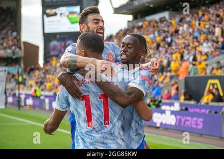 WOLVERHAMPTON, INGHILTERRA - AGOSTO 29: Mason Greenwood di Manchester United festeggia con Aaron WAN-Bissaka, Bruno Fernandes dopo aver segnato il gol durante Foto Stock