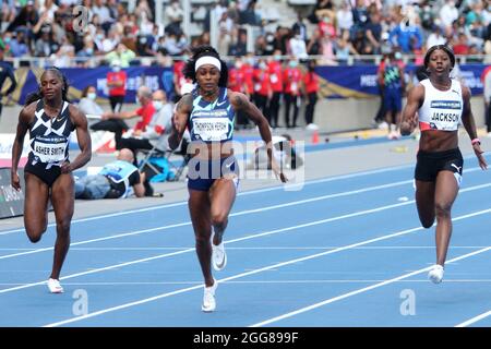 Dina Asher-Smith di Gran Bretagna, Elaine Thompson-Herah di Giamaica e Shericka Jackson di Giamaica durante la IAAF Wanda Diamond League, Meeting de Paris Athletics evento il 28 agosto 2021 allo stadio Charlety di Parigi, Francia - Foto Laurent Lairys / DPPI Foto Stock