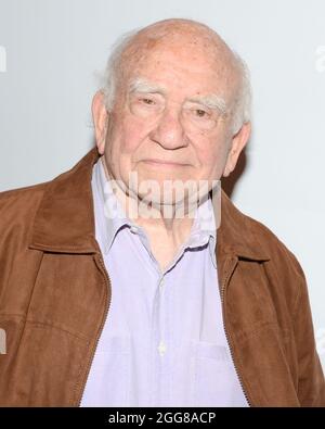 9 settembre 2017, Los Angeles, California, Stati Uniti d'America: L'attore ed Asner partecipa ed Asner ed amici Celebrity Poker Tournament avvantaggiando la Società di autismo alla Showroom di Hayworth Los Angeles nel Citigroup Center di Los Angeles il 9,2017 settembre. (Credit Image: © Billy Bennight/ZUMA Wire) Foto Stock