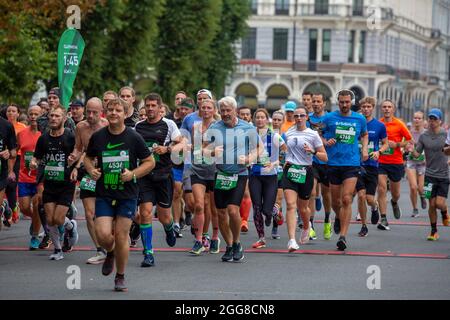 Riga, Lettonia. 29 agosto 2021. I concorrenti corrono durante la maratona internazionale Rimi riga a riga, Lettonia, 29 agosto 2021. Credit: Edijs Palens/Xinhua/Alamy Live News Foto Stock