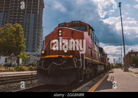 CN Freight treni che trasportano merci - 1 Foto Stock