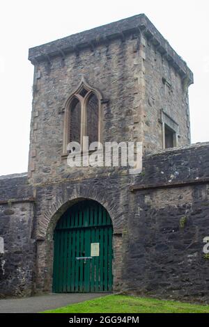 26 agosto 2021, UNA torre di pietra sopra un cancello d'ingresso sulla parete perimetrale del forte di Hillsboroug nel villaggio reale di Hillsborough nella contea giù No Foto Stock