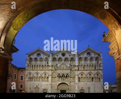 Facciata della chiesa di San Giorgio la cattedrale di Ferrara, Italia Foto Stock