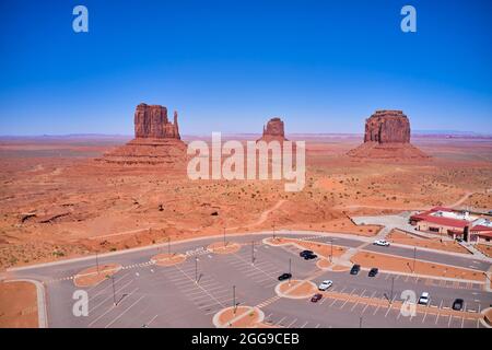 Iconica vista aerea di buttes nella Monument Valley, Arizona Foto Stock
