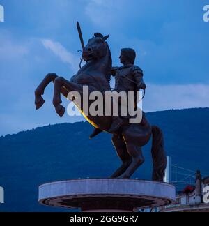 Primo piano del monumento di Alessandro il Grande a Skopje. Messa a fuoco selettiva Foto Stock