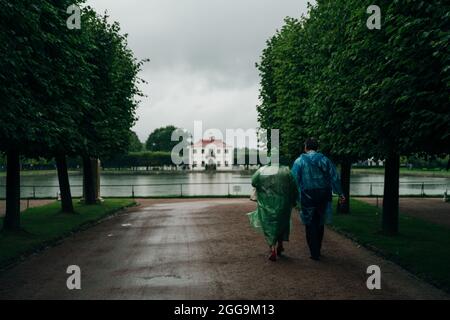 SAN PIETROBURGO, RUSSIA - agosto 2021 Palazzo Marly nei Giardini inferiori di Peterhof. Foto di alta qualità Foto Stock