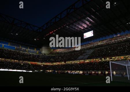 Stadio San Siro, Milano, 29 agosto 2021, Stadio San Siro con le luci spente prima che le squadre entrino in campo durante l'AC Milan vs Cagliari Foto Stock