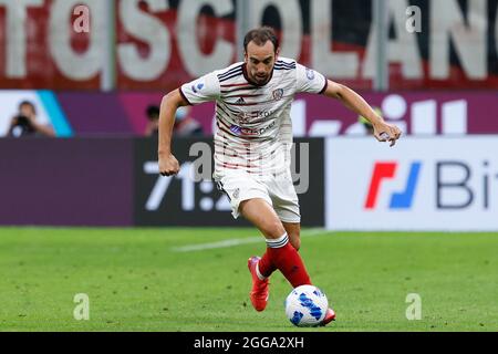 Stadio San Siro, Milano, 29 agosto 2021, Diego Godin (Cagliari Calcio) in azione durante AC Milan vs Cagliari Calcio - Serie di calcio italiana Foto Stock