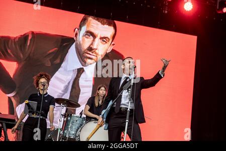 Portsmouth, Regno Unito. 29 agosto 2021. Miles Kane al Victorious Festival 2021, Portsmouth, Hampshire, Regno Unito. 29 ago 2021. Credit: Charlie Raven/Alamy Live News Foto Stock