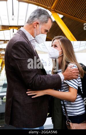 Madrid, Madrid, Spagna. 30 ago 2021. Re Felipe VI di Spagna, Regina Letizia di Spagna, la Principessa Sofia assiste Say Good Bye alla Principessa Leonor in viaggio a Gales per iniziare un nuovo corso di Borse di studio in UWC Atlantic College presso l'aeroporto Adolfo Suarez Madrid Barajas il 30 agosto 2021 a Madrid, Spagna (Credit Image: © Jack Abuin/ZUMA Press Wire) Foto Stock