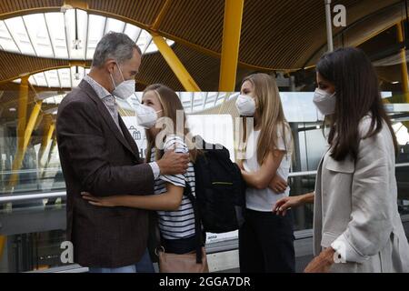 Madrid, Spagna. 30 ago 2021. I Re Felipe VI e Letizia con l'Infanta Sofia dicono Arrivederci alla Principessa delle Asturie Leonor all'aeroporto di Madrid, lunedì 30 agosto 2021 credito: CORDON PRESS / Alamy Live News Foto Stock