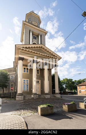 Riga, Lettonia. Agosto 2021. La vista esterna della Chiesa luterana evangelica di Gesù nel centro della città Foto Stock