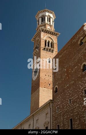 Torre dei Lamberti Via della Costa Verona Italia Foto Stock