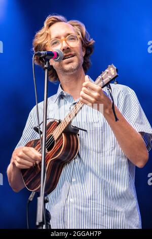 Torino Italia. 29 agosto 2021. Il cantautore e compositore norvegese Erlend Øye si esibisce dal vivo sul palco con la sua band la Comitiva allo spazio 211 durante il 'todays Festival 2021'. Foto Stock