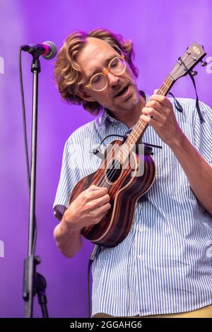 Torino Italia. 29 agosto 2021. Il cantautore e compositore norvegese Erlend Øye si esibisce dal vivo sul palco con la sua band la Comitiva allo spazio 211 durante il 'todays Festival 2021'. Foto Stock