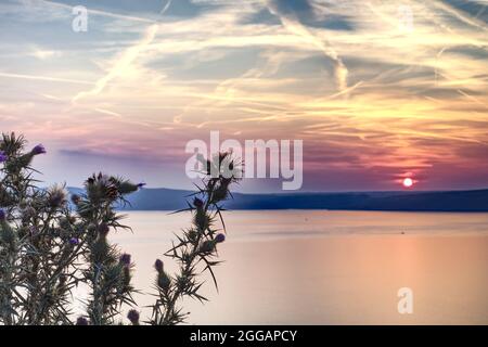 tramonto panoramico sul mare adriatico sull'isola di cres Foto Stock