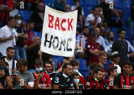 Milano, Italia. 29 agosto 2021. I sostenitori di AC Milan durante la Serie A match tra AC Milan e Cagliari Calcio allo Stadio Giuseppe Meazza . Foto Stock