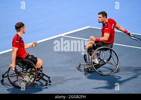 Il tennista belga Jef Vandorpe e il tennista belga Joachim Gerard festeggiano durante una partita di tennis doppia tra Belg Foto Stock