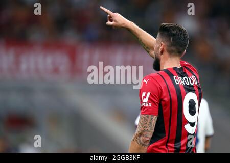 Milano, Italia. 29 agosto 2021. Olivier Giroud di AC Milan gesticola durante la Serie A match tra AC Milan e Cagliari Calcio allo Stadio Giuseppe Meazza . Foto Stock