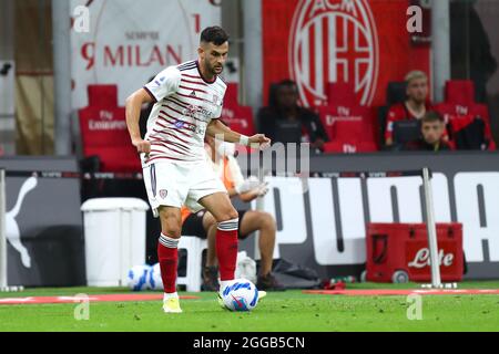 Milano, Italia. 29 agosto 2021. Charalampos Lykogiannis di Cagliari Calcio controlla la palla durante la Serie A match tra AC Milano e Cagliari Calcio allo Stadio Giuseppe Meazza . Foto Stock