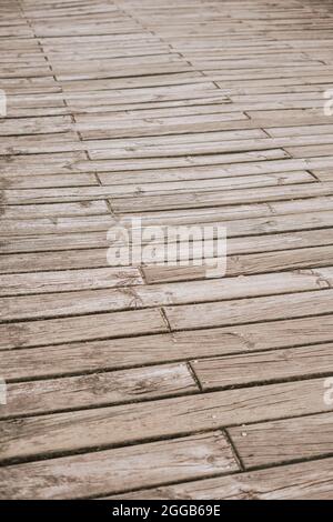 tessitura di legno fatta di assi che formano una piattaforma Foto Stock