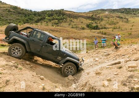 HARRISMITH, SUDAFRICA - 11 agosto 2021: I membri del Jeep club in Drakensberg Mountains Harrismith Foto Stock