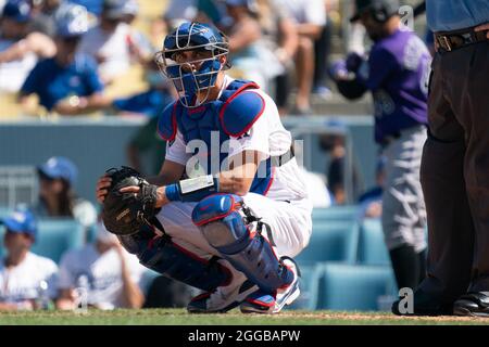 Los Angeles Dodgers catcher Austin Barnes (15) durante una partita MLB contro i Colorado Rockies, domenica 28 agosto 2021, a Los Angeles, CIRCA Il Rockie Foto Stock