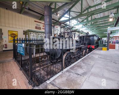 Questo è del treno a vapore locomotion No1 costruito da George Stephenson nel 1825 presso il Darlington Head of Steam Museum . Foto Stock